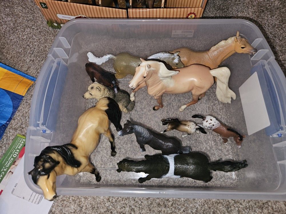 Horse Figurines/Statue