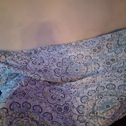 Twin size, comforter AND BIG PILOW CASE LIKE NEW  $7 PICK UP IN SUN VALLEY 