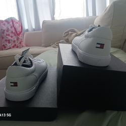 Mens Tommy Hilfiger Memory Foam Sneakers Size 10 1/2.  Brand New