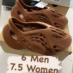Adidas Yeezy Foam RNR Clay Red Size 6 Men 7.5 Women