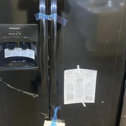 Frigidaire 25.5 cu. ft. Side by Side Refrigerator in Black 6Z