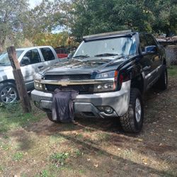 Chevy Avalanche 2003 With 191000 Miles Clean Title Motor And Transmission In Good Condition