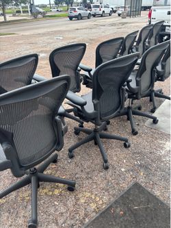 Herman miller aeron classic size “B”
