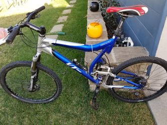 Giant vt hot sale 3 mountain bike