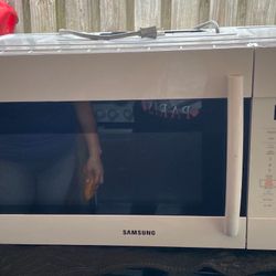 Samsung Microwave In Good Condition 