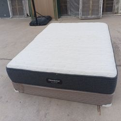 Queen Beautyrest Silver Mattress And Box Spring 