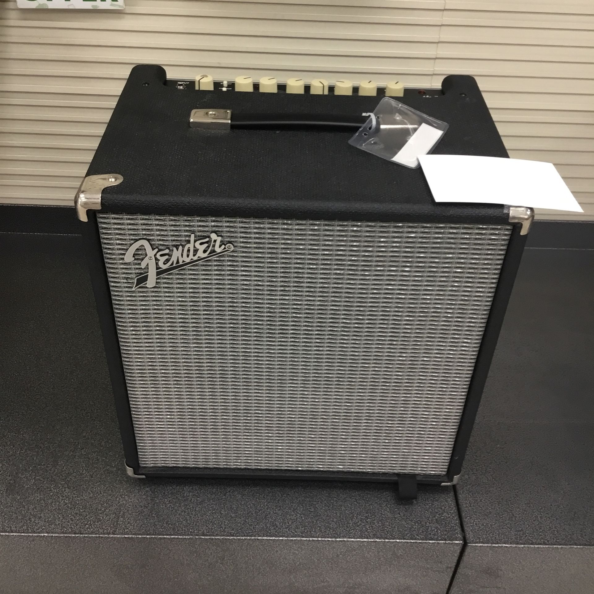 FENDER Amplifier 