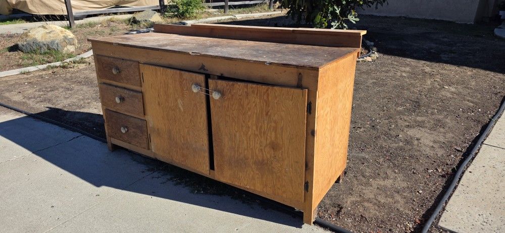 Free Wood Workbench