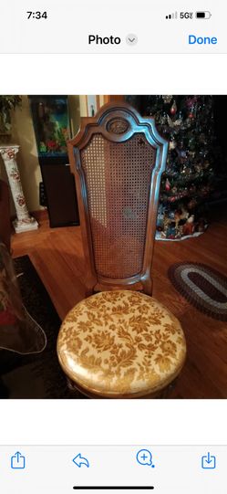 Set Of 4 Antique Chairs, Really Good Conditions From A Non Smoking House, Negotiable Make An Offer