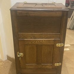 Vintage : Antique Icebox  