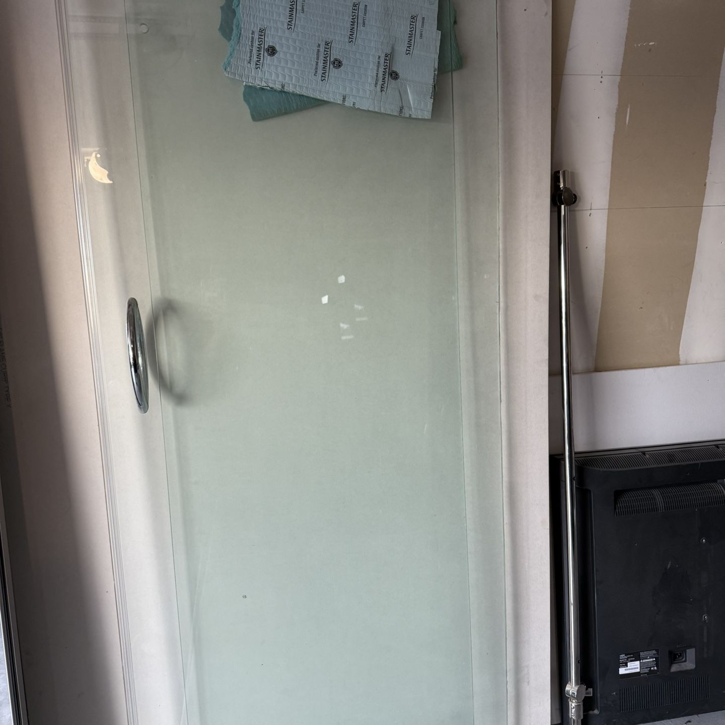 GLASS SLIDING TUB DOORS