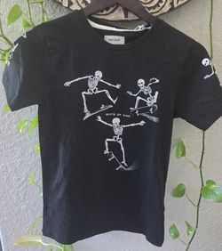 Black Graphic Tshirt Feat a "Skate of Mind" Skeleton Design