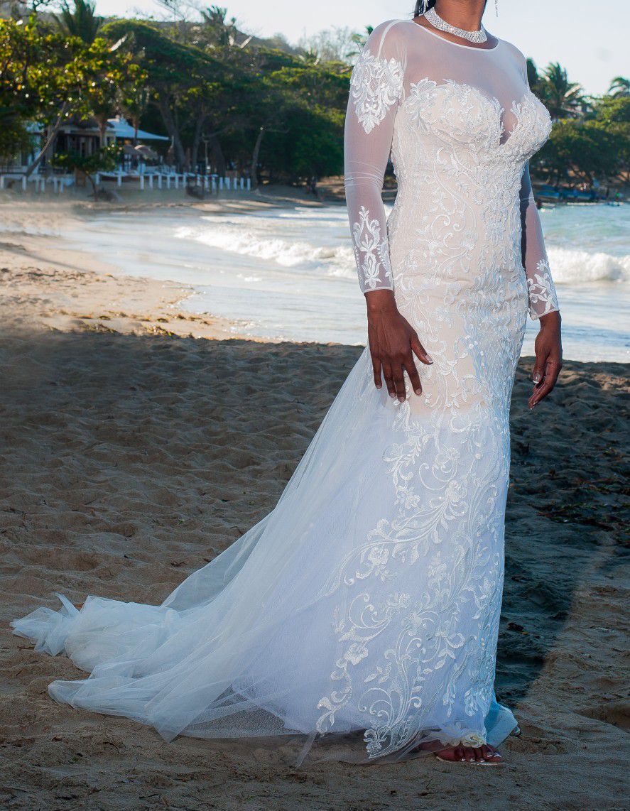 Beautiful Wedding Dress size 6