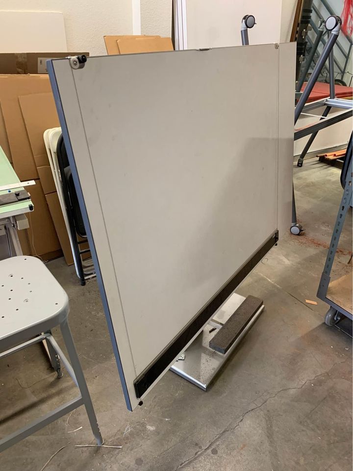 Ventage 39x59 Hydraulic Drafting Table