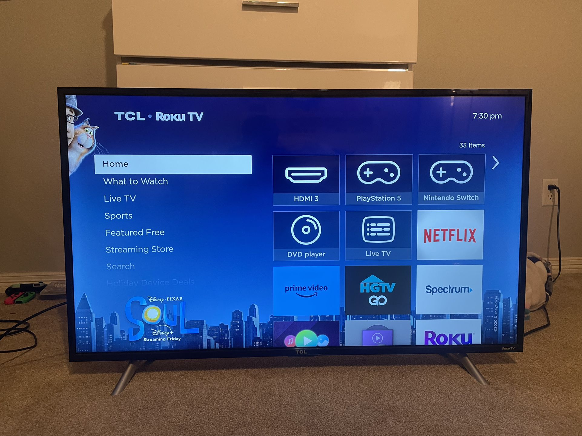 Television ( TV ) TCL 43” Smart Roku Tv