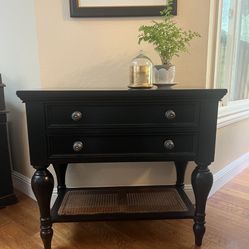 Designer Hammary End Table / Nightstand.