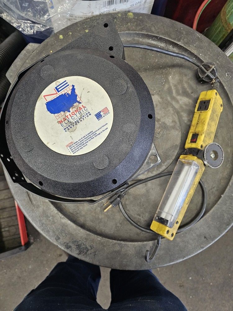 Retractable Trouble Light