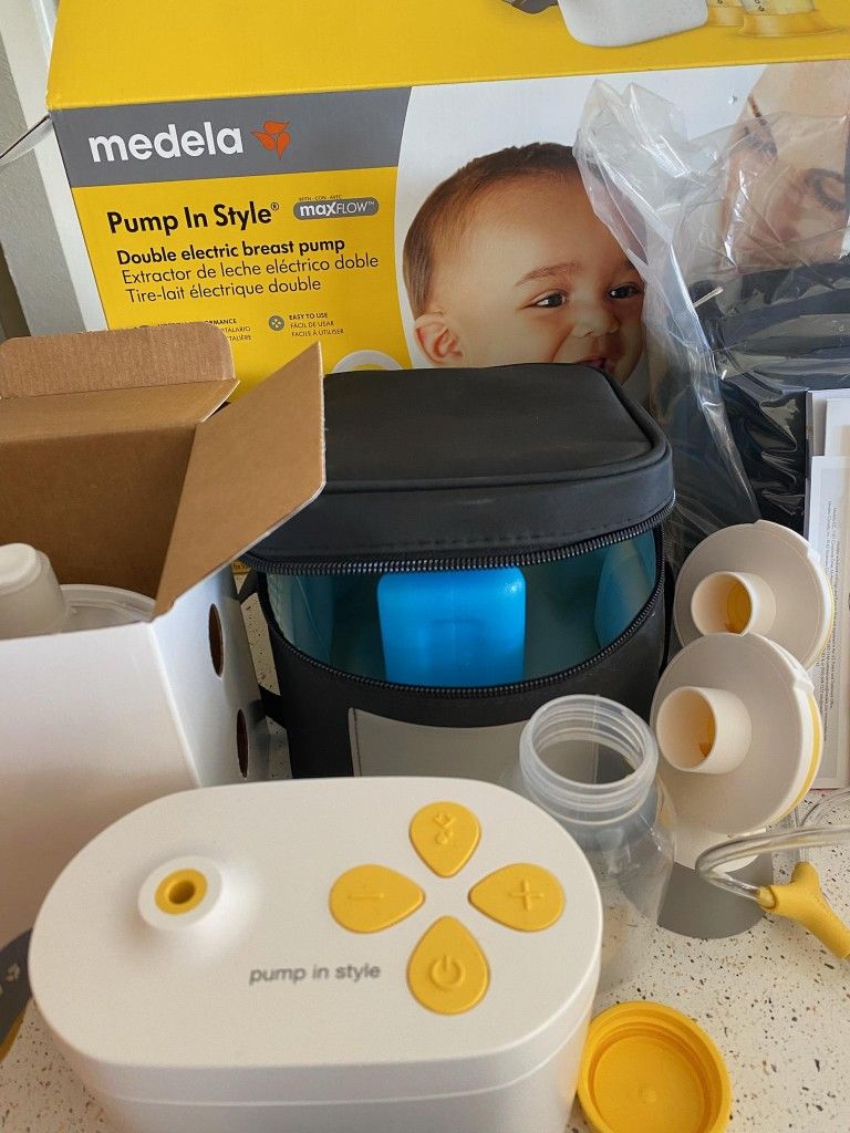 Medela Breast Pump With Accessories
