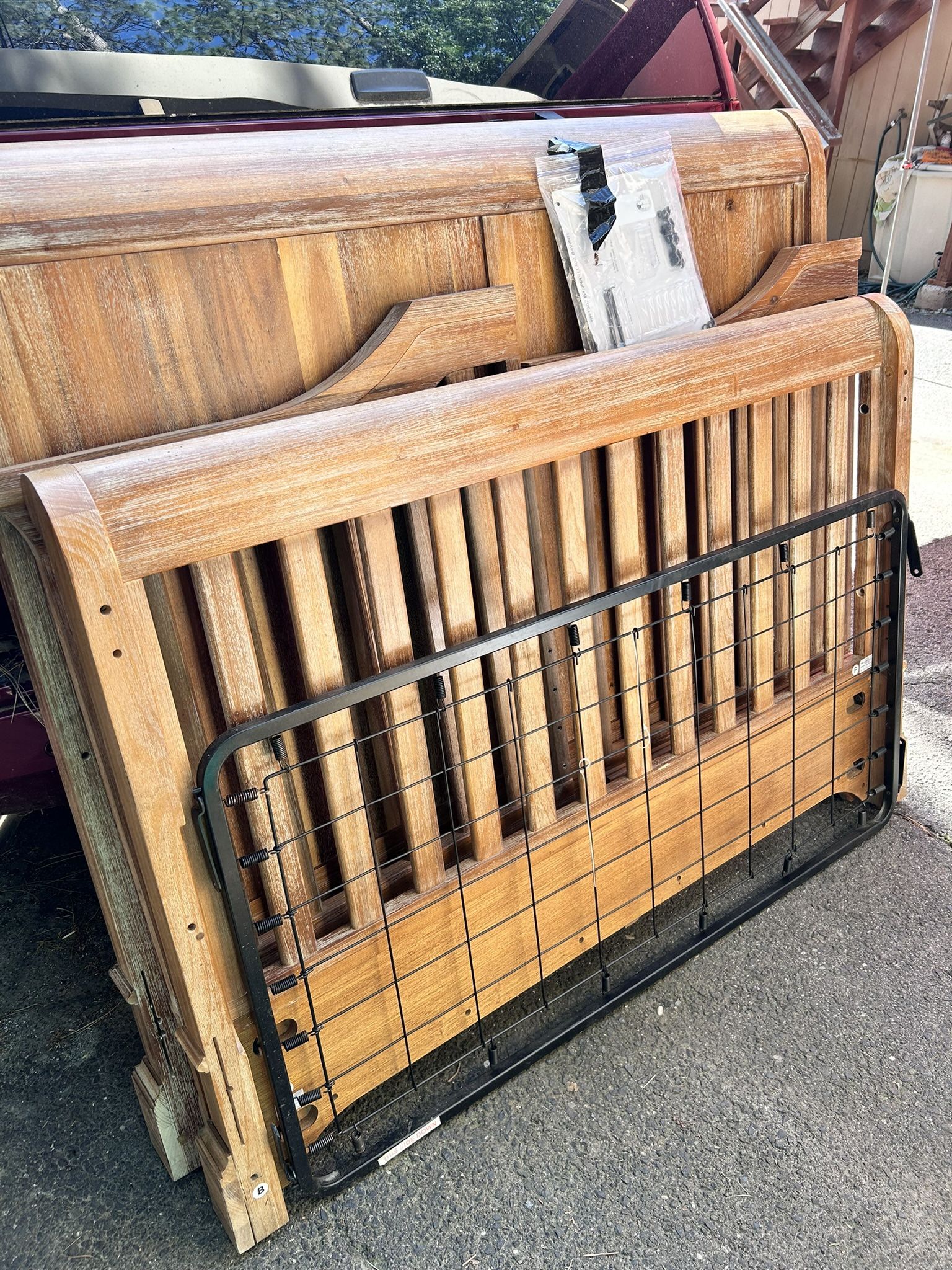 Bertini Pembrooke Convertible crib in Natural Rustic