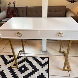 Modern Desk And Chair