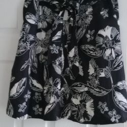 Size 2 Black & White Skirt