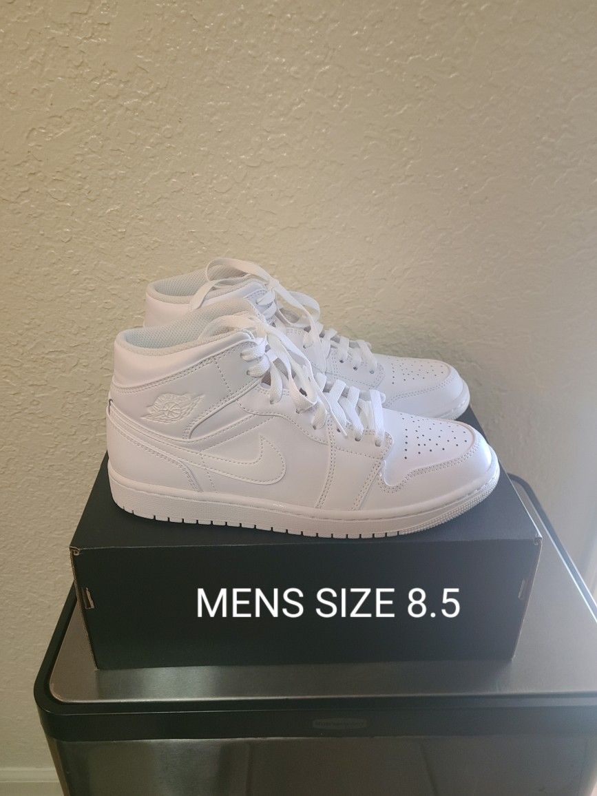 JORDAN 1 MID  MENS SIZE 8.5 