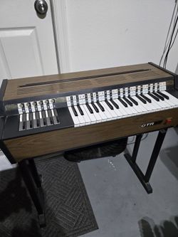 Vintage Electric Accordion Reed GTR Organ Piano Model No. 7310 - Working Condition