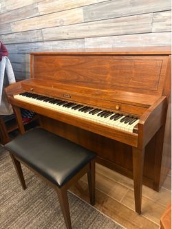 Beautiful and tuned Baldwin upright piano