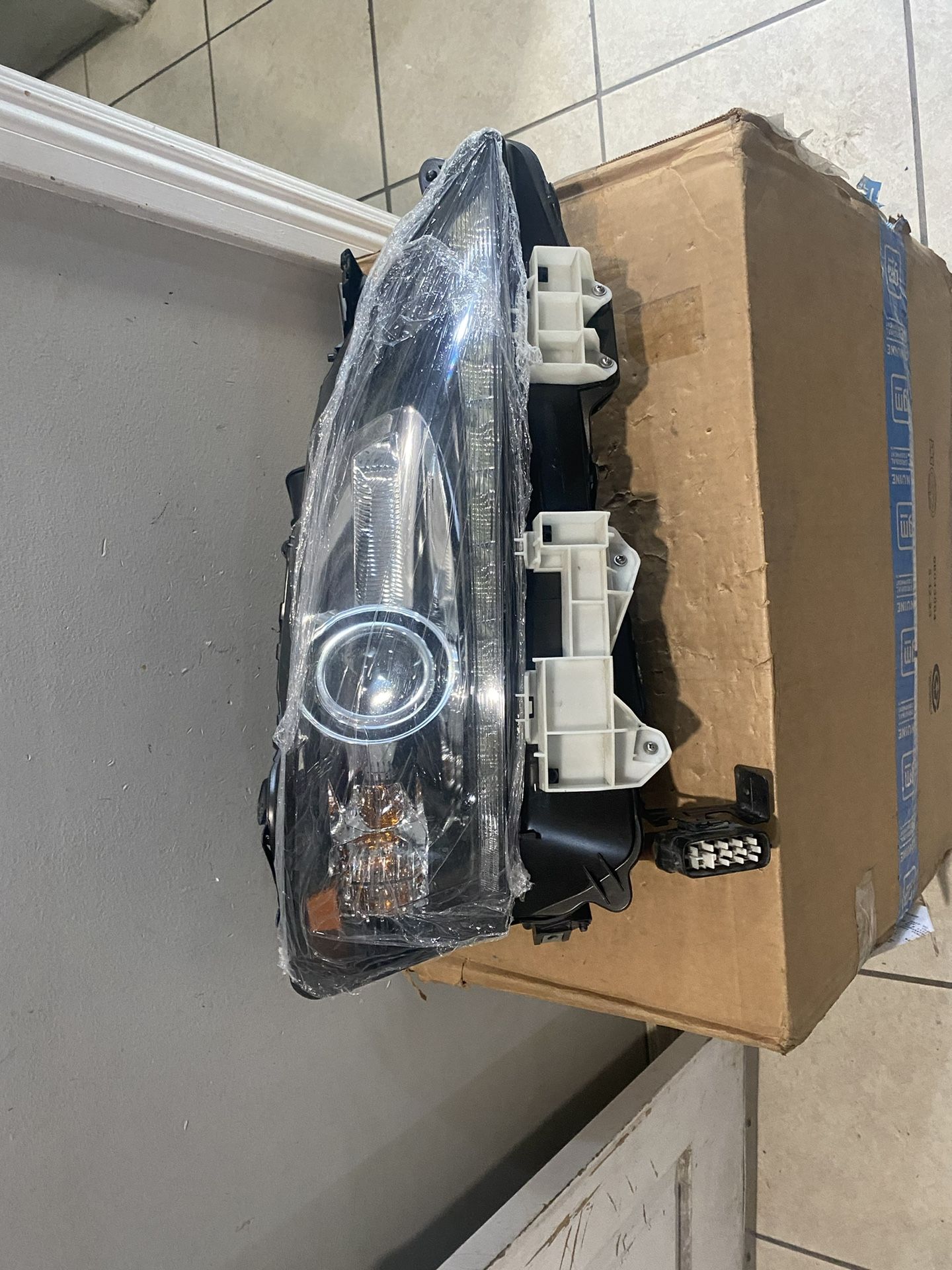 2013-2015 Lexus GS Adaptive Right Headlight