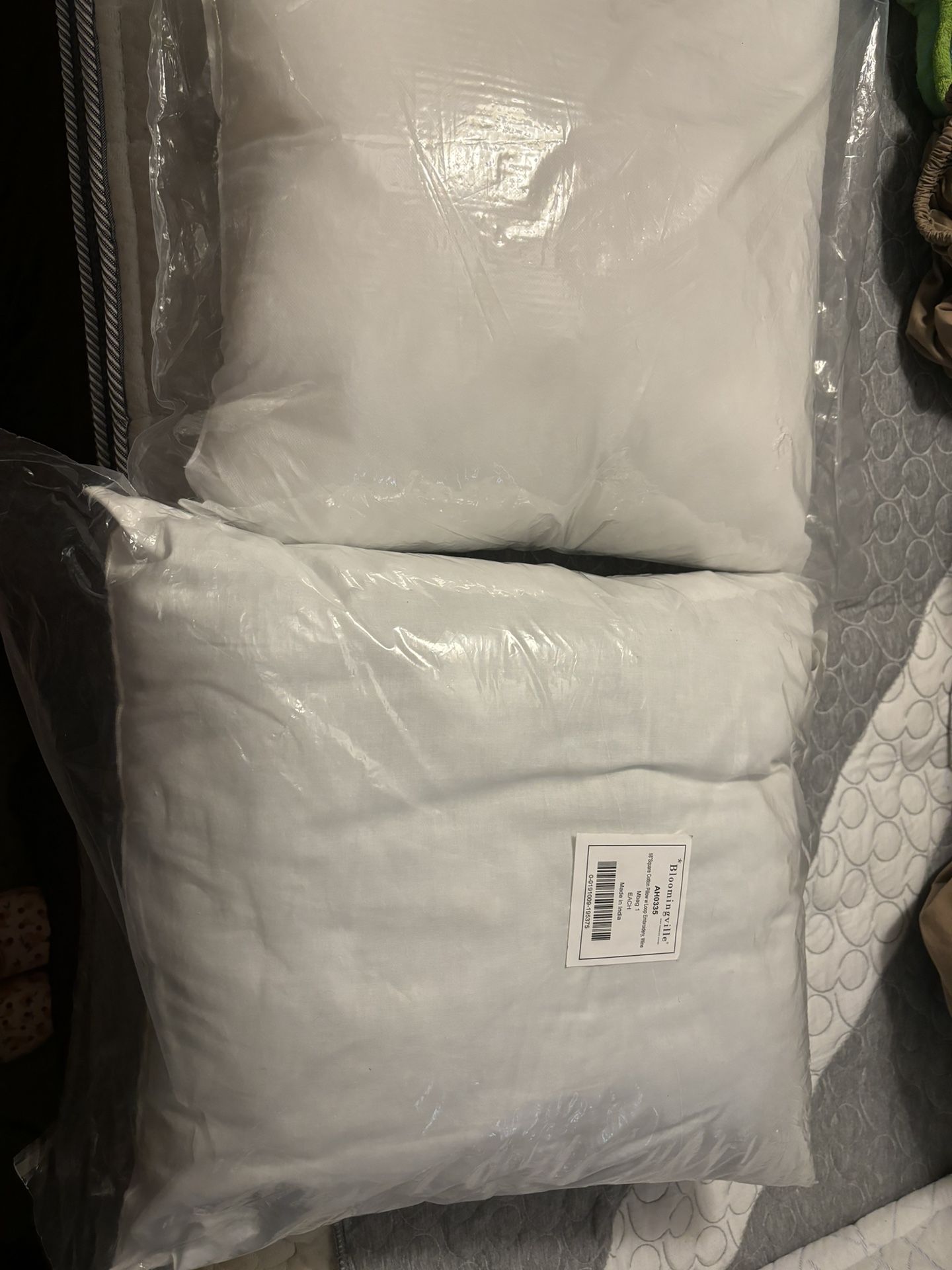 20X20 Plain White Pillows