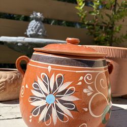 Hand Made  Mexican Traditional clay  Pot 15 Dollars 