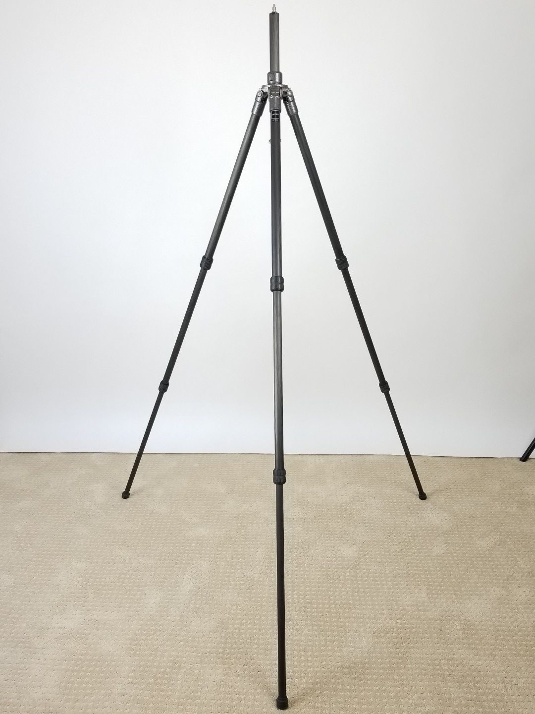 Gitzo GT 1530 Series 1 Mountaineer 3 section 6X Carbon Fiber Tripod.