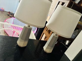 2 matching lamps