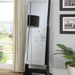 Beautiful Jewelry Cheval Mirror!  Storage All Your Gems! 