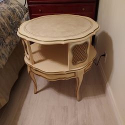 Catherine Hennock Antique Table Located In Palm Beach Gardens 