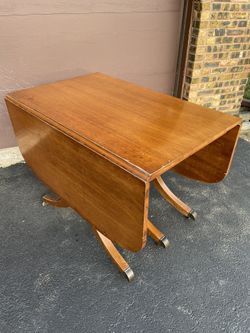 Vintage Pre-1940, Duncan Phyfe style dining table with Jefferson Wood Working Co. slides 