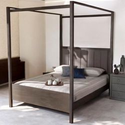 New Queen Size Luxury Platform Canopy Bed
