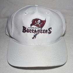 Vintage Tampa Bay Buccaneers White SnapBack Hat Logo 7 NFL