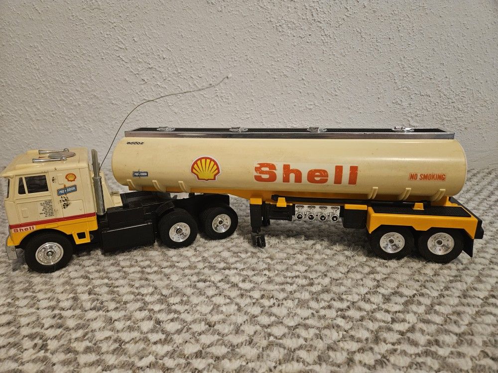 Vintage RC 18 Wheeler