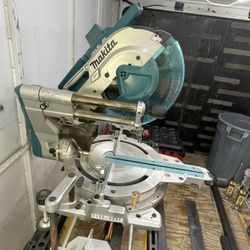 Makita Dual Bevel Sliding Compound Miter Saw