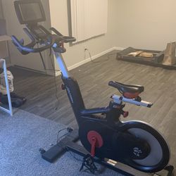LifeFitness IC5 Exercise Bike