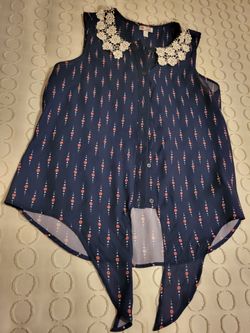 Women XL Marvel by Her Universe navy Marvel print lace neck sleeveless blouse Lot 173
