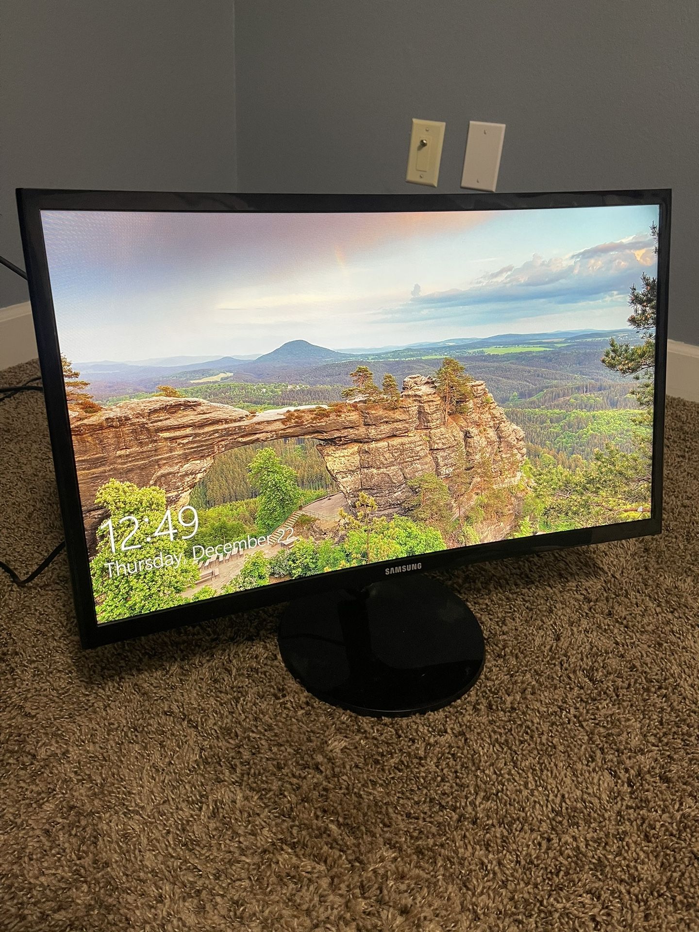 Samsung 390 Series 24” Curved Monitor