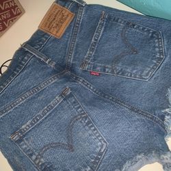 levis