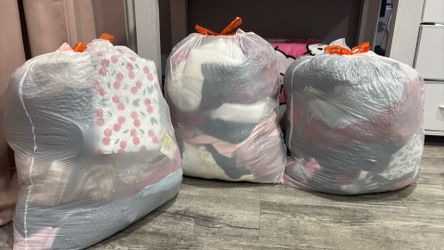 FREE WOMENS/JUNIOR CLOTHES