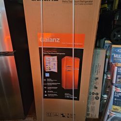 Galanz 24in 10cu. FT. Retro Top Freezer