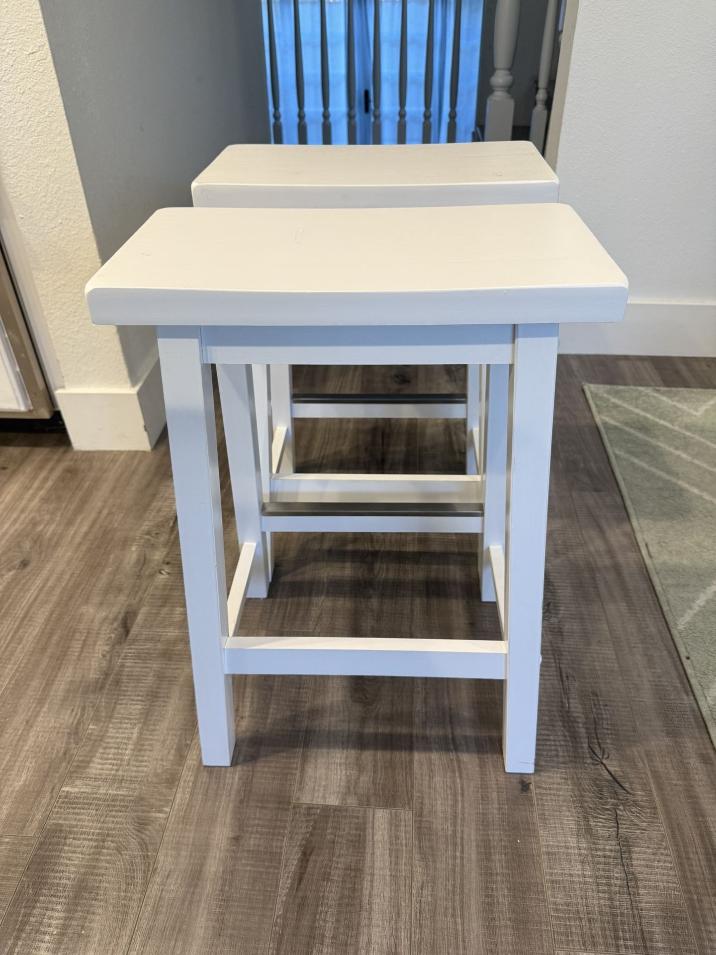 Set of 2 White Wood Counter Barstools — Gently Used | 24″ Height | Smoke-/Pet-/Kid-Free Home