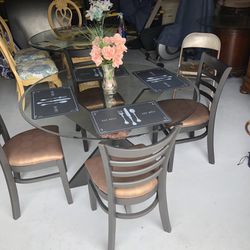 Table & Chairs (NO SCAMMERS OR NO CODES)