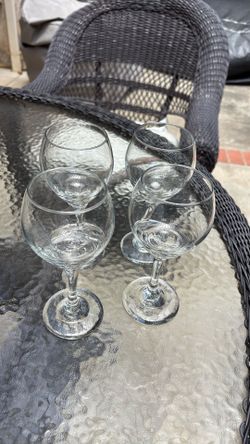 Wine glasses set of 4