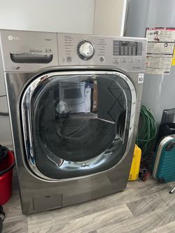 LG - Steam Front Load Washer – TurboWash – Excellent Condition